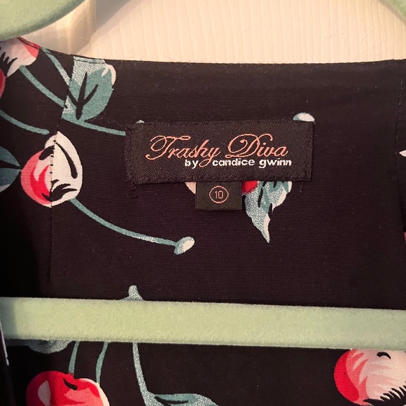 Trashy Diva Flutter Tie Front Cherry Print Crop Cropped Top Rockabilly Retro 🍒 - Picture 2 of 6